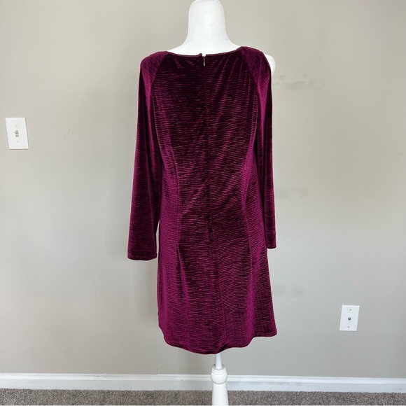 ADRIANNA PAPELL VELVET COLD SHOULDER SLEEVE DRESS SIZE 8 PETITE IN BURGUNDY - Picture 14 of 14